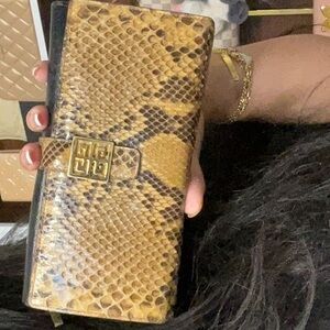 16. Givenchy Wallet Sold As Is Desc In Live No Cancel/returns